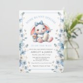 青いフローラミルクの赤ちゃんシャワーといくつかのバニー 招待状 (スタンド正面)