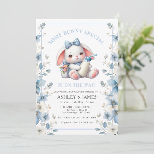 青いフローラミルクの赤ちゃんシャワーといくつかのバニー 招待状 (スタンド正面)