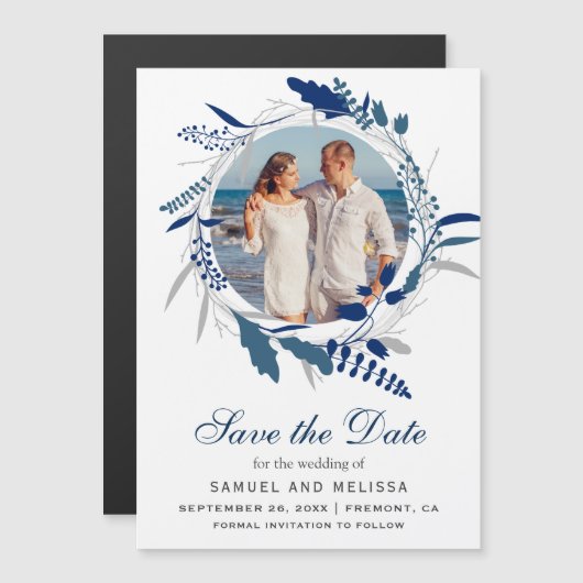青いフローラリース写真の結婚式の日付を保存 マグネット招待状 (正面/裏面)