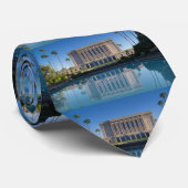 青いプールに反映するメサの寺院 ネクタイ (ロール)