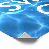 青いプールの保水は穏やかで泳ぐ ポスター (角)