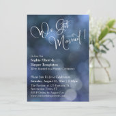 青いボケ光 & "私たち結婚しました" タイポグラフィ 招待状 (スタンド正面)