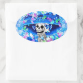 青いボンネットに笑う骨格女性オンブルー 楕円形シール (バッグ)