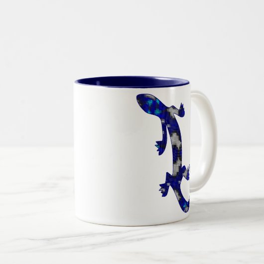 青いモザイク模様のヤモリのトカゲのハ虫類の芸術 ツートーンマグカップ (正面右)