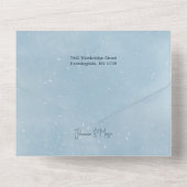 青いモダンスパークリー冬の植物のアーチ写真 オールインワン招待状 (裏面)