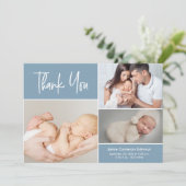青いモダン手書きベビーフォトコラージュ サンキューカード (スタンド正面)