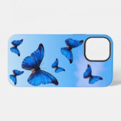 青いモルフォ飛んでいるーの蝶が空に iPhoneケース (裏面横)
