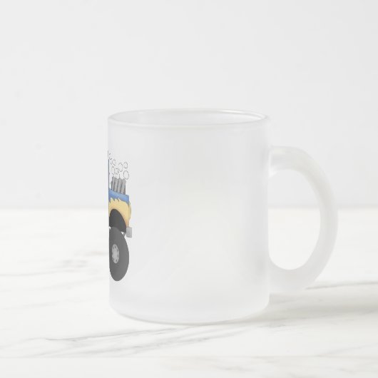 青いモンスタートラックのTシャツおよびギフト フロストグラスマグカップ (右)