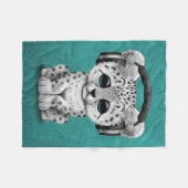 青いユキヒョウのカブスかわいいDjの身に着けているヘッドホーン フリースブランケット (正面(横))