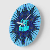 青いヨガの星を吸え ラージ壁時計 (傾斜)
