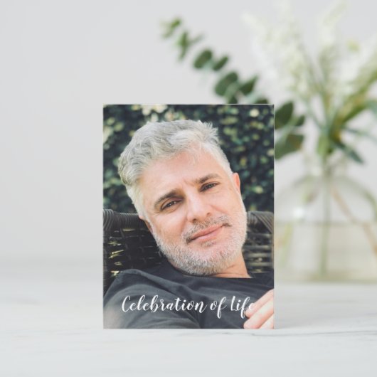 青いライフセレブレーション フォト葬儀招待 ポストカード (スタンド正面)