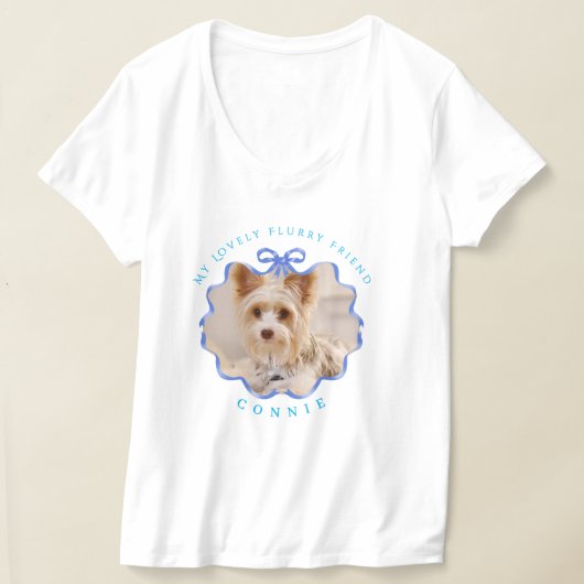 青いリボンの愛らしいペットの写真 Tシャツ (レイダウン)