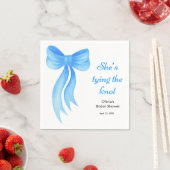 青いリボンの結婚前のお祝い ブライダルシャワー スタンダードカクテルナプキン (インサイチュ)