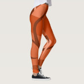 青いレギンスを使用したカジュアル レギンス (右)