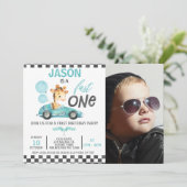 青いレーシングカーバルーンキリン写真1歳誕生日 招待状 (スタンド正面)