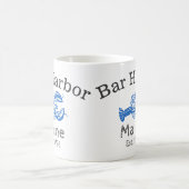 青いロブスターの"バー港のメイン"のコーヒー・マグ コーヒーマグカップ (中央)