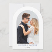 青いヴィンテージの花柄紋章の結婚式のモノグラム 招待状 (裏面)