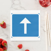 青い一方向のトラフィックのサインアップ矢印の道路記号 スタンダードランチョンナプキン (インサイチュ)