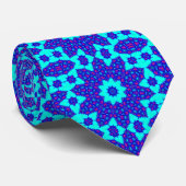 青い万華鏡のように千変万化するパターンが栄えた ネクタイ (ロール)