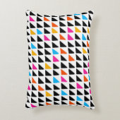 青い三角モダン形の水彩パターン。海 アクセントクッション (正面(垂直))