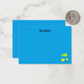 青い上の可愛い緑と黄色の魚 ノートカード (正面/裏面インサイチュ)