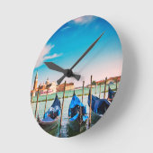 青い伝統的なゴンドラのあるヴェネツィアのグランド運河 ラウンド壁時計 (傾斜)