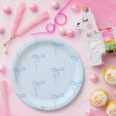 青い優美な弓パターンの男の子のシャワー ペーパープレート (パーティー)