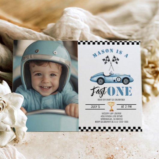 青い写真のレーシングカー少年1歳誕生日 招待状