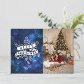 青い写真の雪の結晶がおめでたいクリスマスの文字 シーズンカード (スタンド正面)