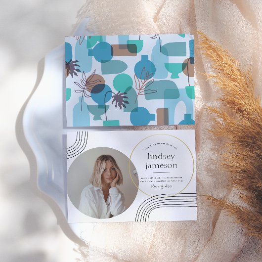 青い写真を使った卒業のお知らせ 招待状