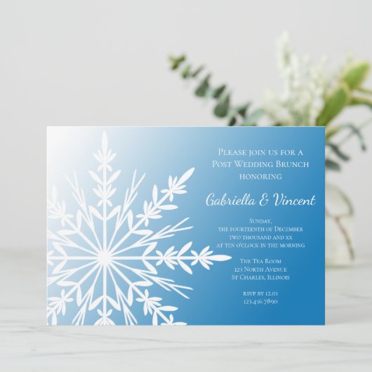 青い冬のウェディング ブルンチの白い雪の結晶 招待状 (スタンド正面)