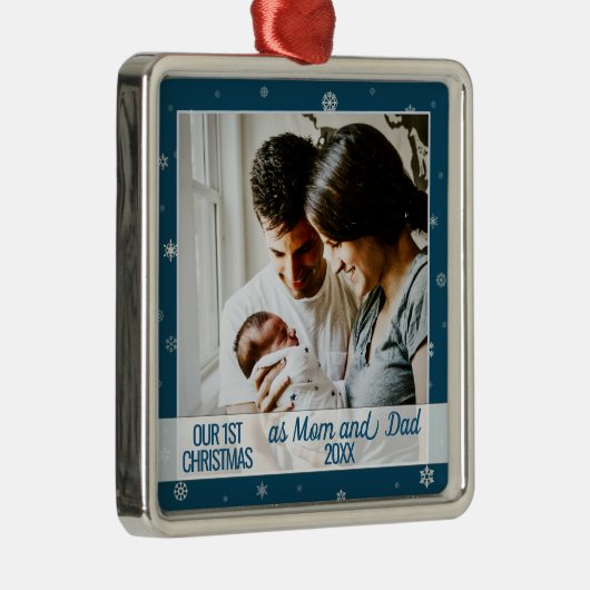 青い初めてのクリスマスの母とパパの写真の雪 メタルオーナメント (右)
