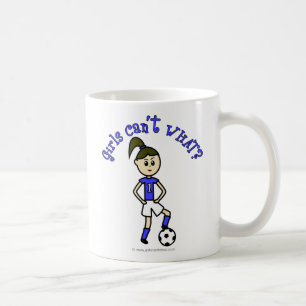 青い制服を着た軽い女性サッカー コーヒーマグカップ