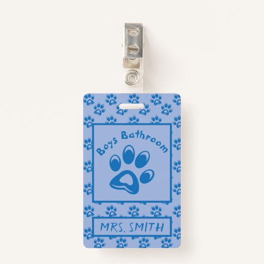 青い動物の手は男の子のバスルームのパスバッジをプリント バッジ (正面クリップ)