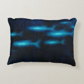 青い半透明の魚のシルエット アクセントクッション (裏面)