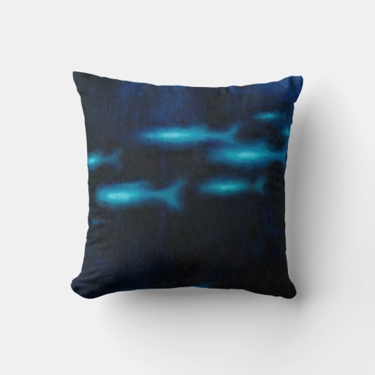 青い半透明の魚のシルエット クッション (正面)