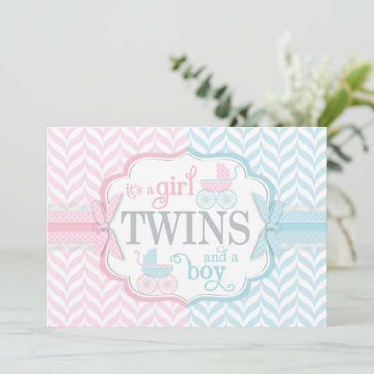 青い及びピンクの乳母車はベビーシャワーを結び付けます 招待状 (スタンド正面)