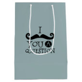 青い口ひげ質問ユーモアお父さんの日 ミディアムペーパーバッグ (裏面)