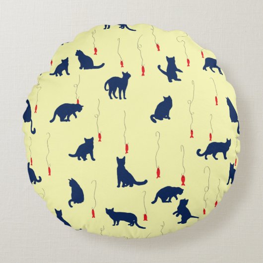 青い可愛い子猫と赤い魚 ラウンドクッション (正面)