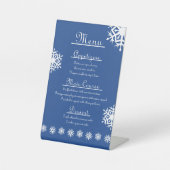 青い台座のサインに冬の雪 台座サイン (正面)