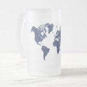 青い吹き付け塗装の世界地図 フロストグラスビールジョッキ (正面左)