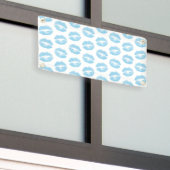 青い唇、唇のパターン、青い口紅、キス 横断幕 (ビルの外側)