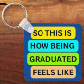 青い四角のキーチェーンSO_THIS_IS_HOW_BEING_GRADUATE キーホルダー (正面)