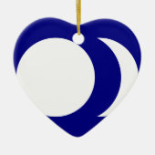 青い地上の白い日曜日および月の中国の旗 セラミックオーナメント (正面)