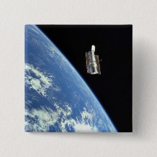 青い地球が付いているハッブル宇宙望遠鏡 缶バッジ