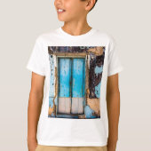 青い壁とドア Tシャツ (正面)