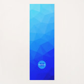 青い夏の海の幾何学的メッシュパターンモノグラム ヨガマット (正面)