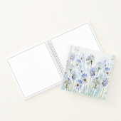 青い夏の花の水色のスケッチ ノートブック (内部)