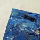 青い大理石の上のホルスの銀エジプトの目 ビーチタオル (インサイチュ)