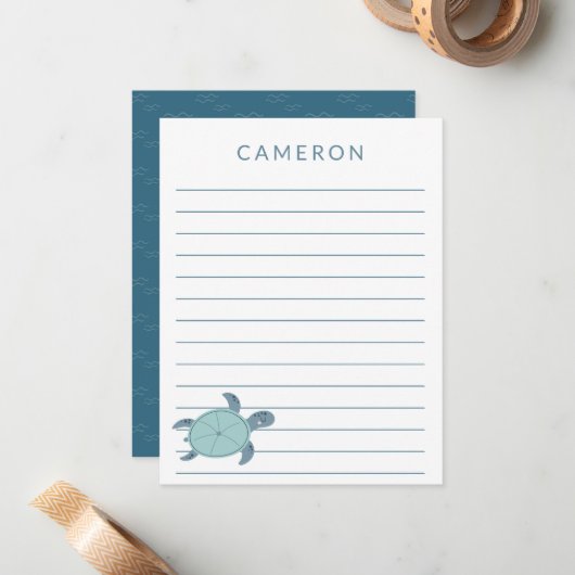 青い子どもたちの可愛いパーソナライズされたウミガメが並ぶ ノートカード (正面/裏面インサイチュ)